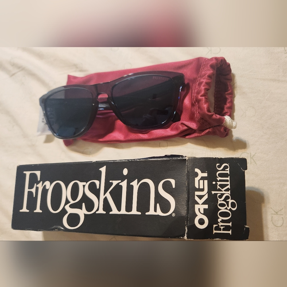 NIB Oakley Frogskins Ice Irid - Patriots Sunglasses